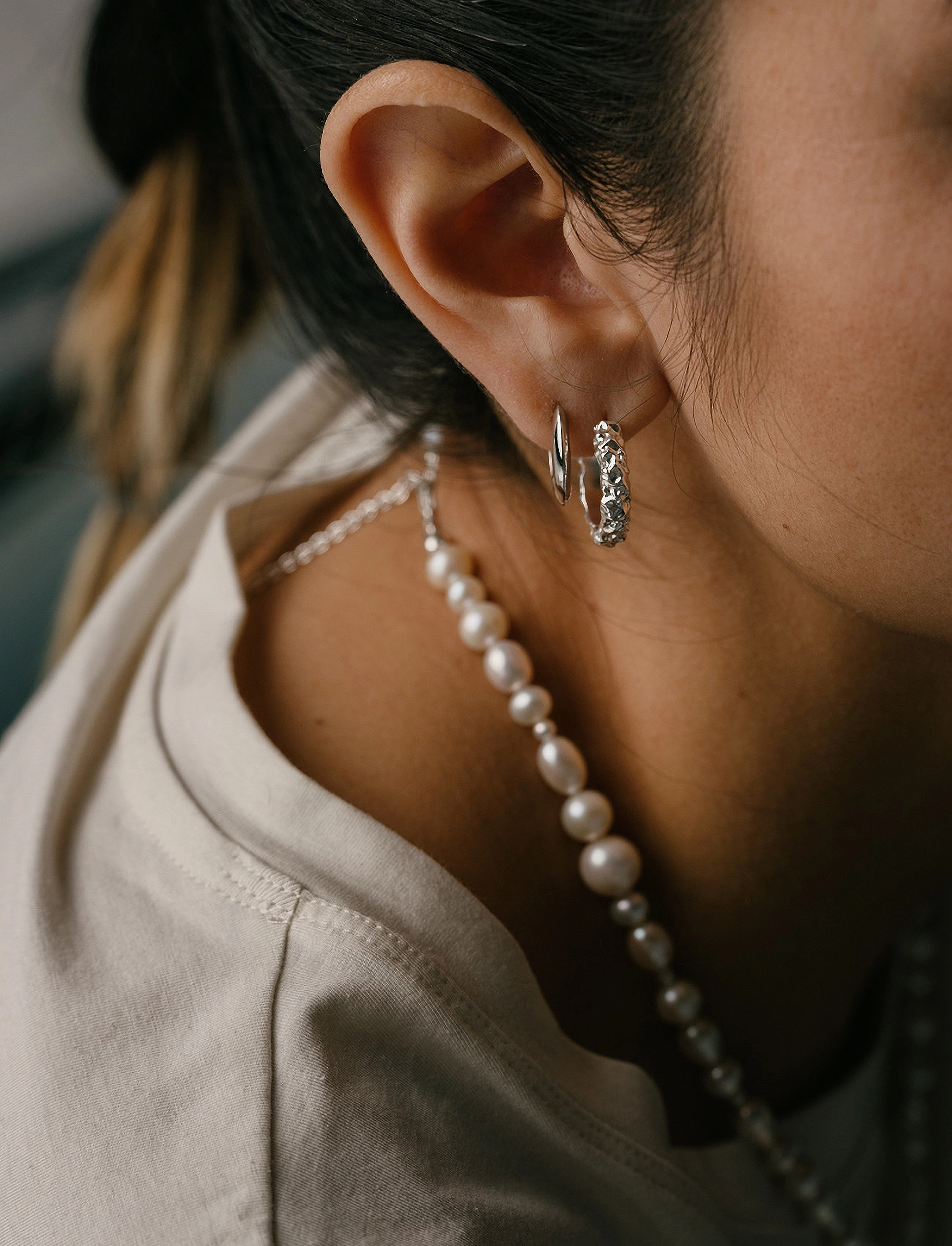 IX Studios - IX Crunchy Edge Earrings Silver - creoler & hoops - silver - 4