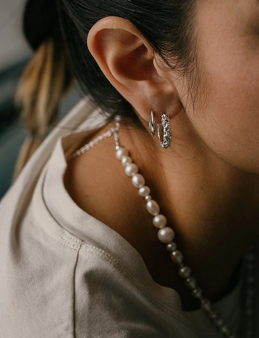 IX Studios - IX Crunchy Edge Earrings Silver - kreolen - silver - 4