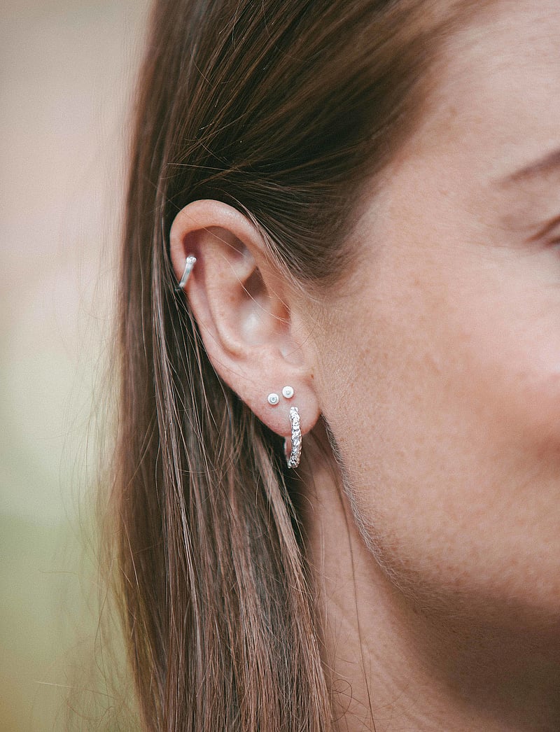 IX Studios - IX Mini Crunchy Edge Earring Silver - hoops - silver - 3