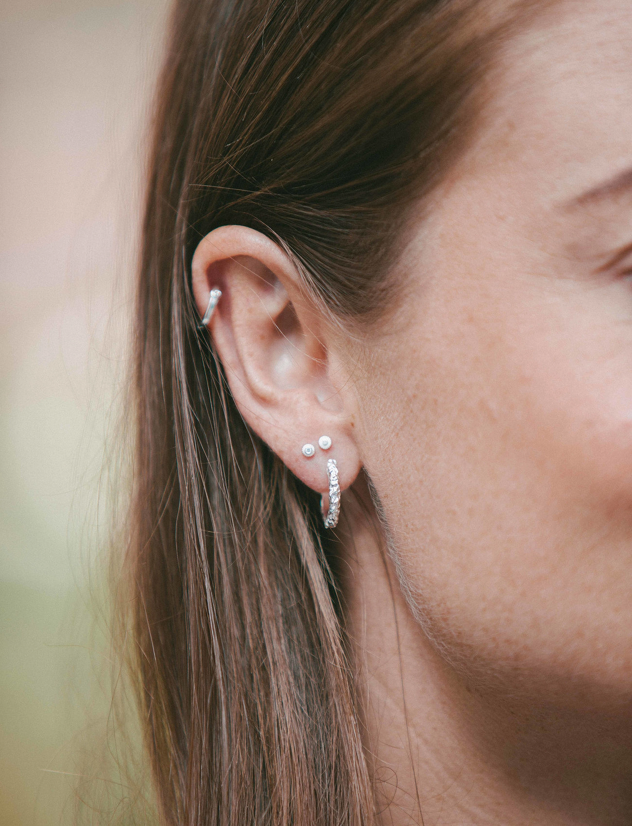 IX Studios - IX Mini Crunchy Edge Earring Silver - festkläder till outletpriser - silver - 3