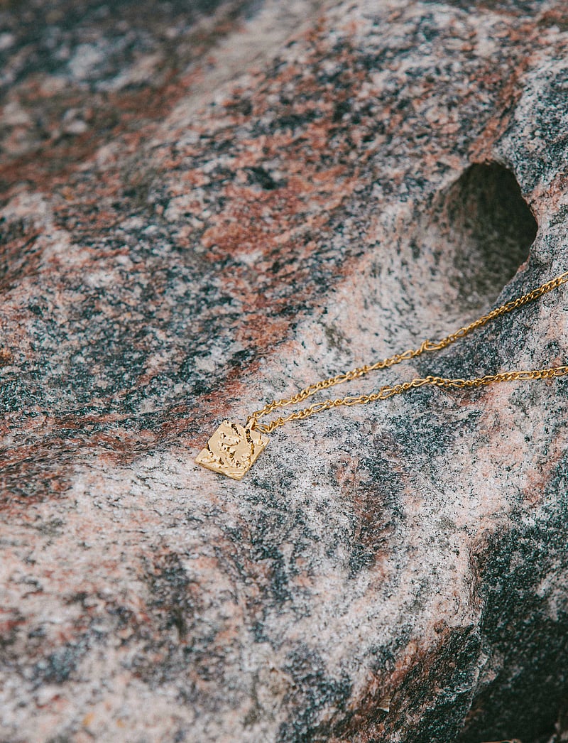 IX Studios - IX Rustic Square Pendant - halskæder - gold - 2