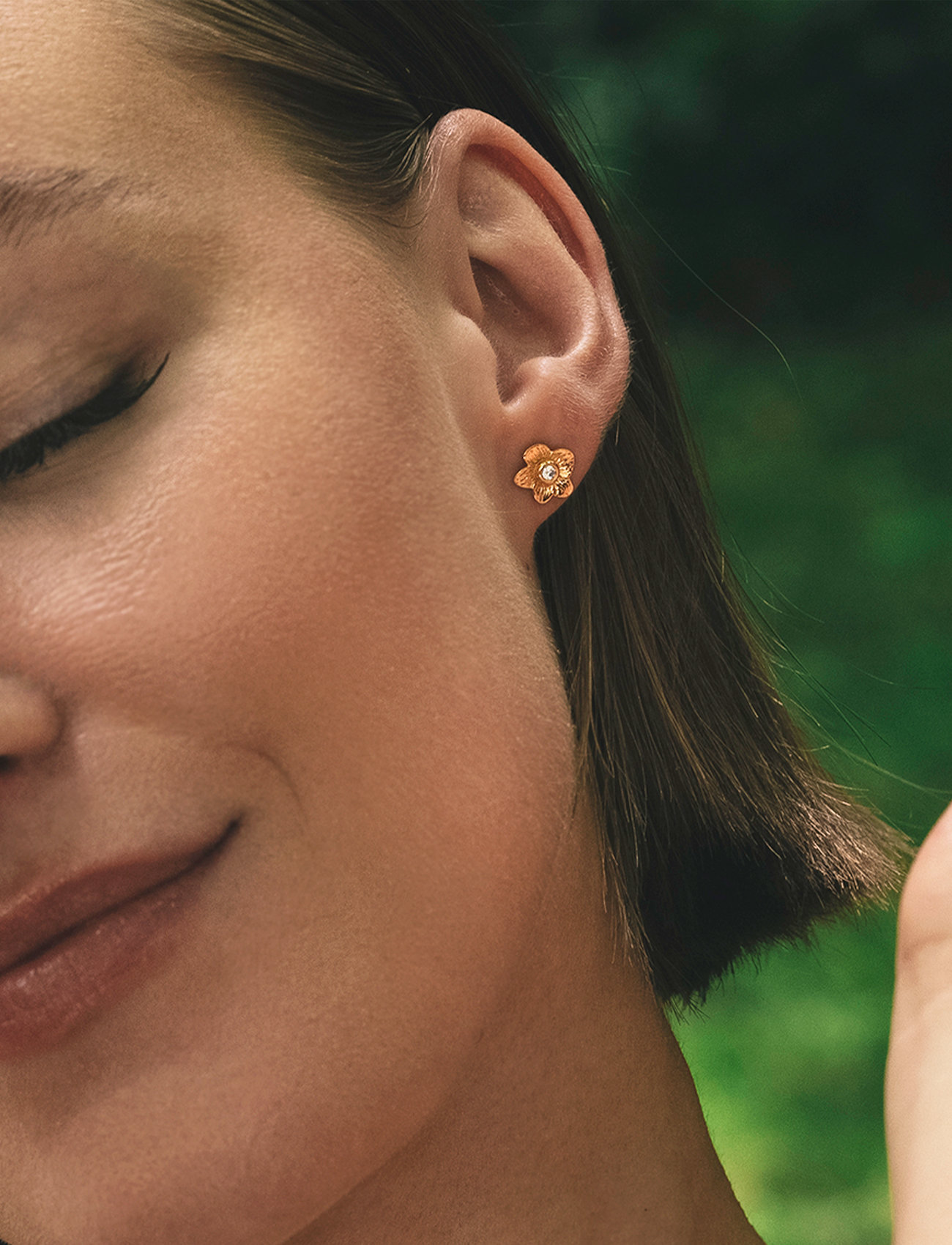 Izabel Camille - Rosa Ear Studs - studs örhängen - shiny gold - 1