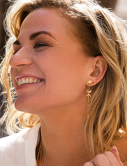 Izabel Camille - Mie Moltke Long Earrings - oorhangers - shiny gold - 1