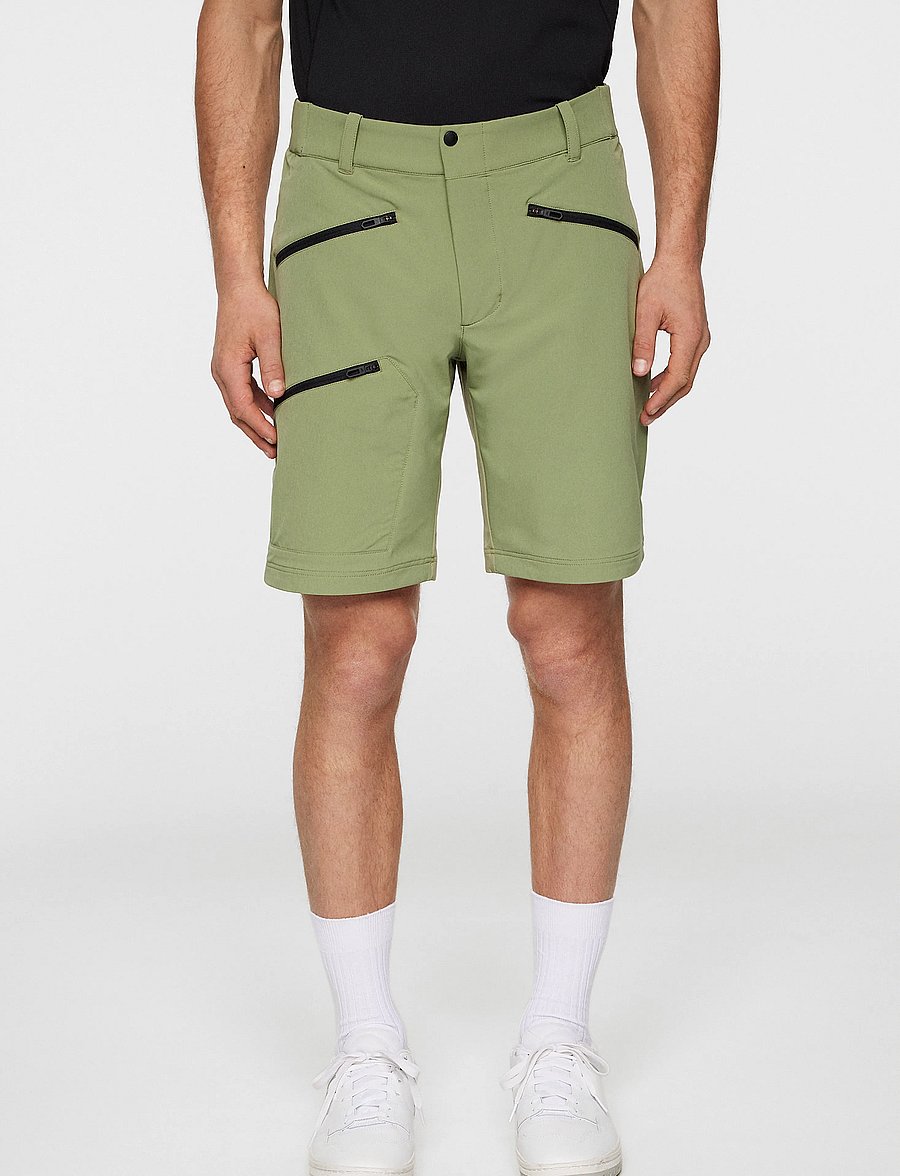 J. Lindeberg - Adrian Softshell Shorts - oil green - 0