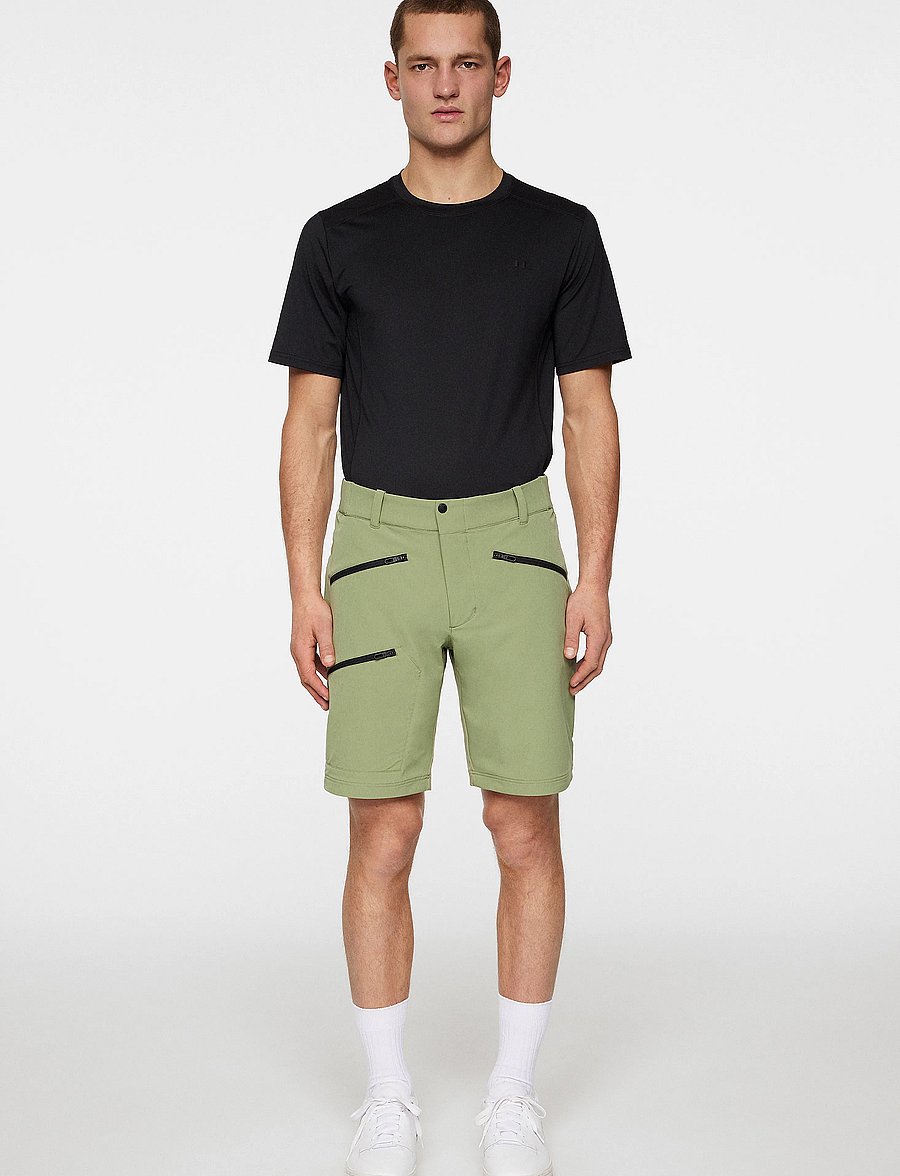 J. Lindeberg - Adrian Softshell Shorts - oil green - 4