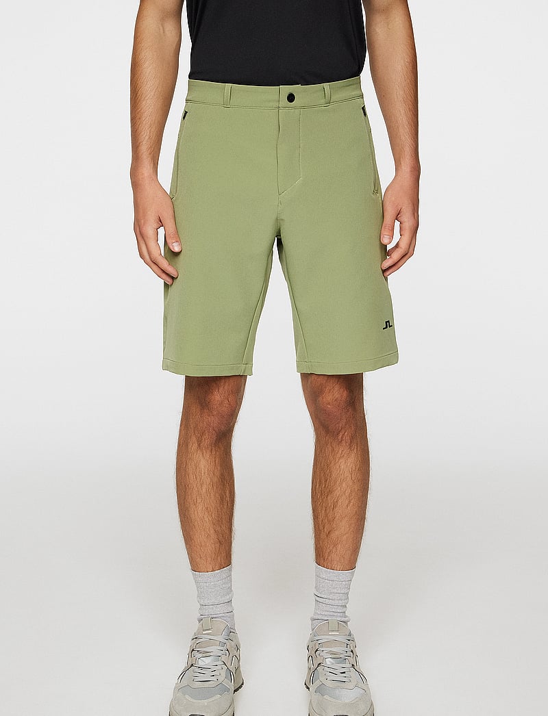 J. Lindeberg - Marko Shorts - friluftsshorts - oil green - 0