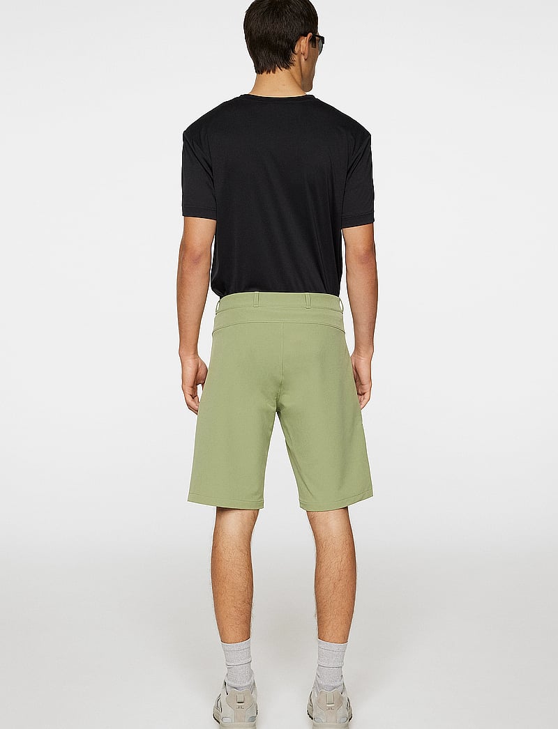 J. Lindeberg - Marko Shorts - friluftsshorts - oil green - 3