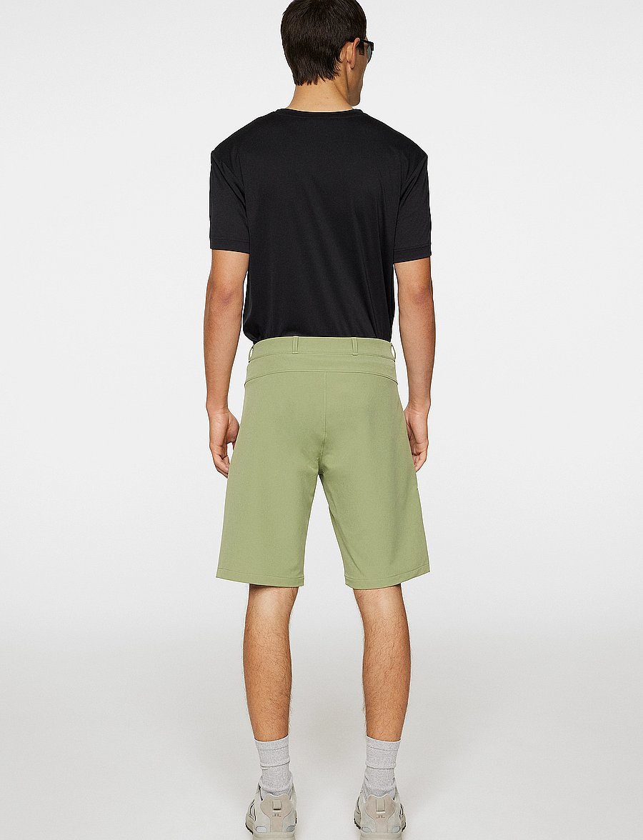 J. Lindeberg - Marko Shorts - outdoorshorts - oil green - 3