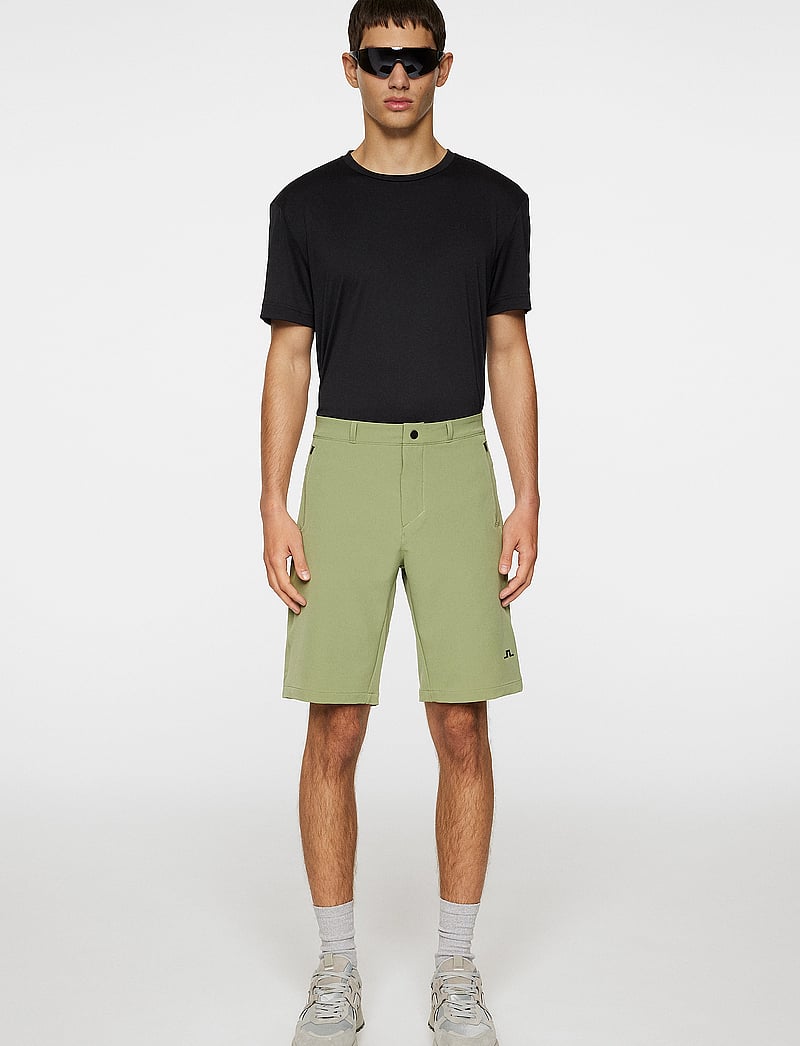 J. Lindeberg - Marko Shorts - outdoorshorts - oil green - 4