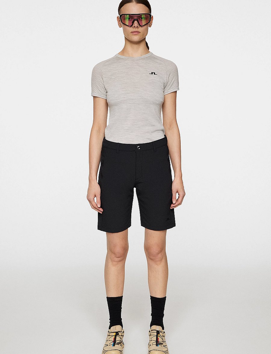 J. Lindeberg - Angie Shorts - outdoorshorts - black - 4