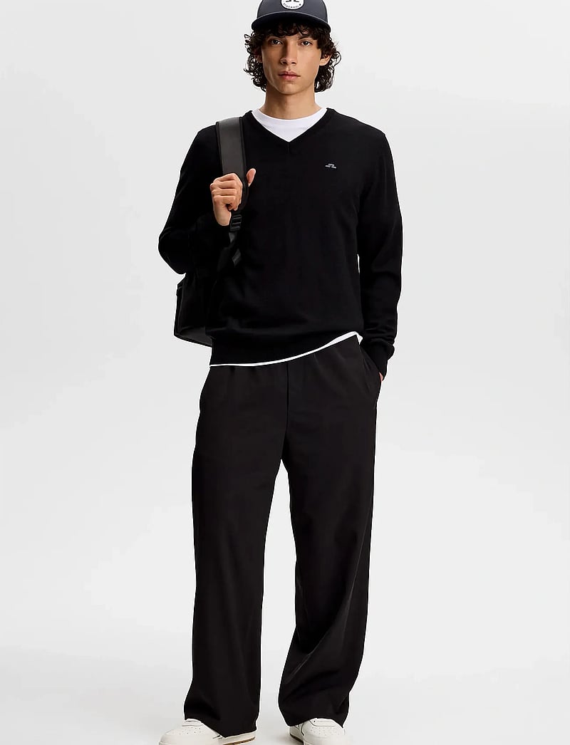 J. Lindeberg - Lymann Knitted Sweater - v-kaelusega kudumid - black - 3