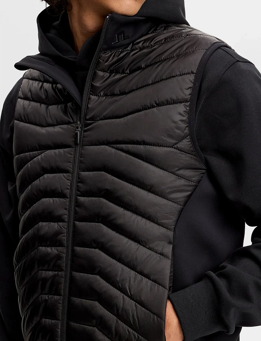J. Lindeberg - Heyden Quilt Hybrid Vest - vestes - black - 4