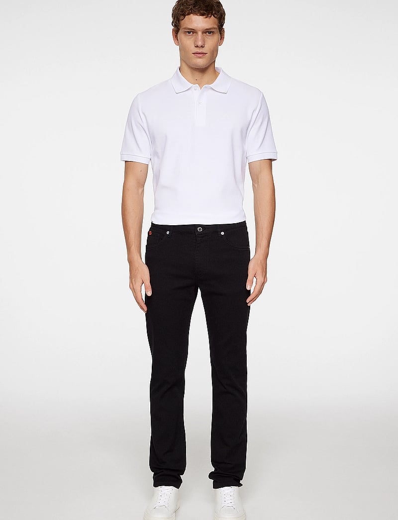 J. Lindeberg - Jax LHT Slim Jeans - kitsad teksad - black - 4