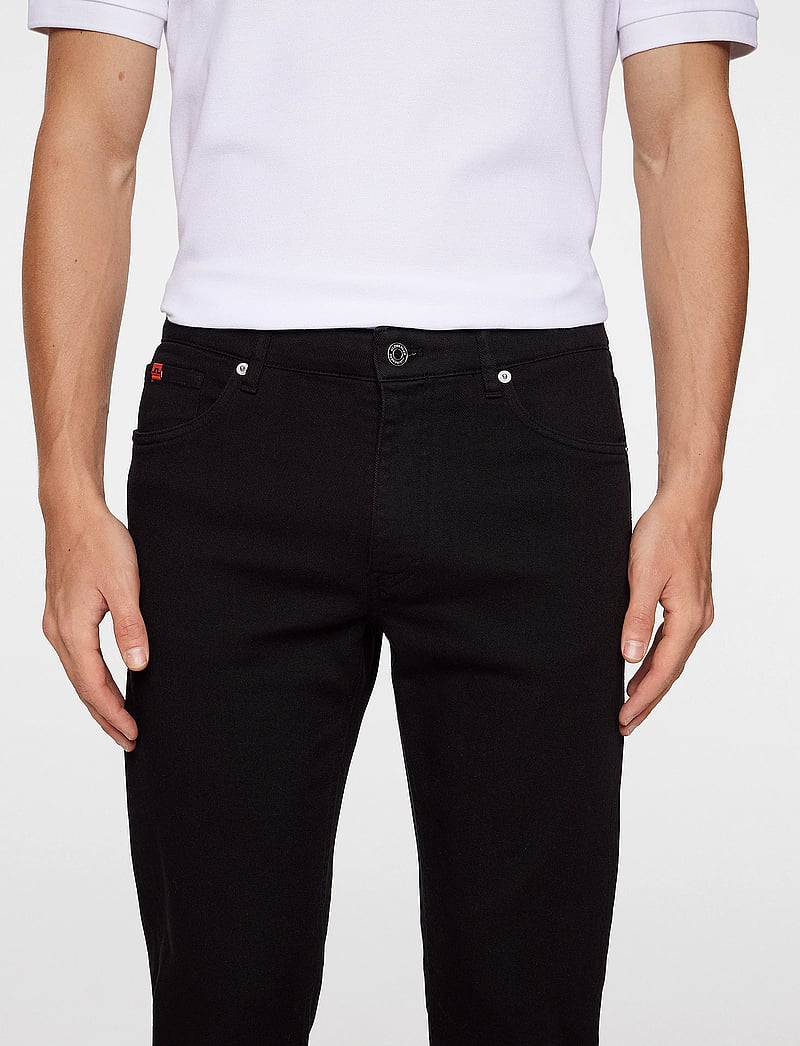 J. Lindeberg - Jax LHT Slim Jeans - kitsad teksad - black - 5