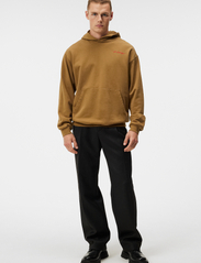 J. Lindeberg - Karson Graphic Hoodie - sweatshirts - butternut - 3