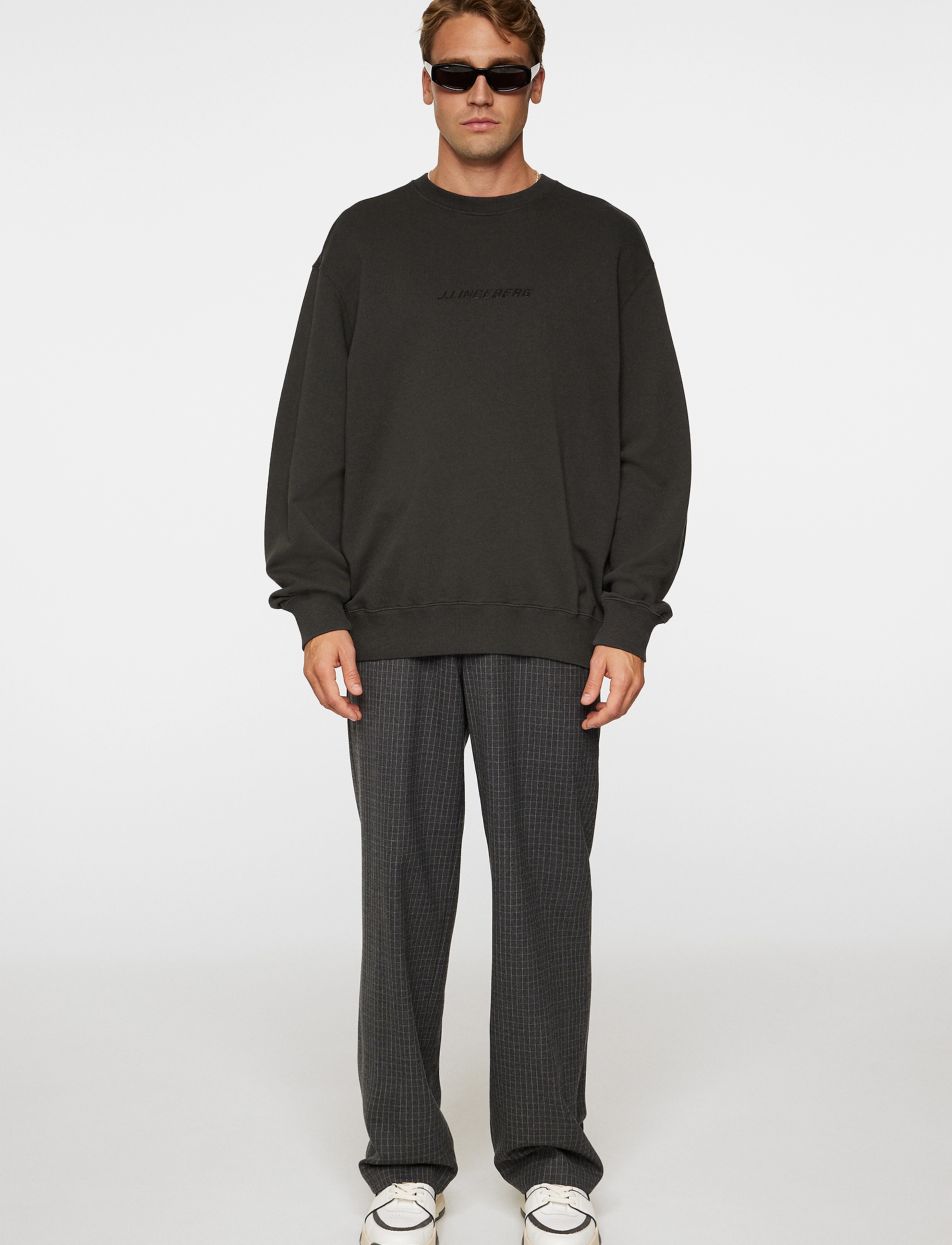 J. Lindeberg - Callan Logo Crew Neck - sweatshirts - washed black - 4