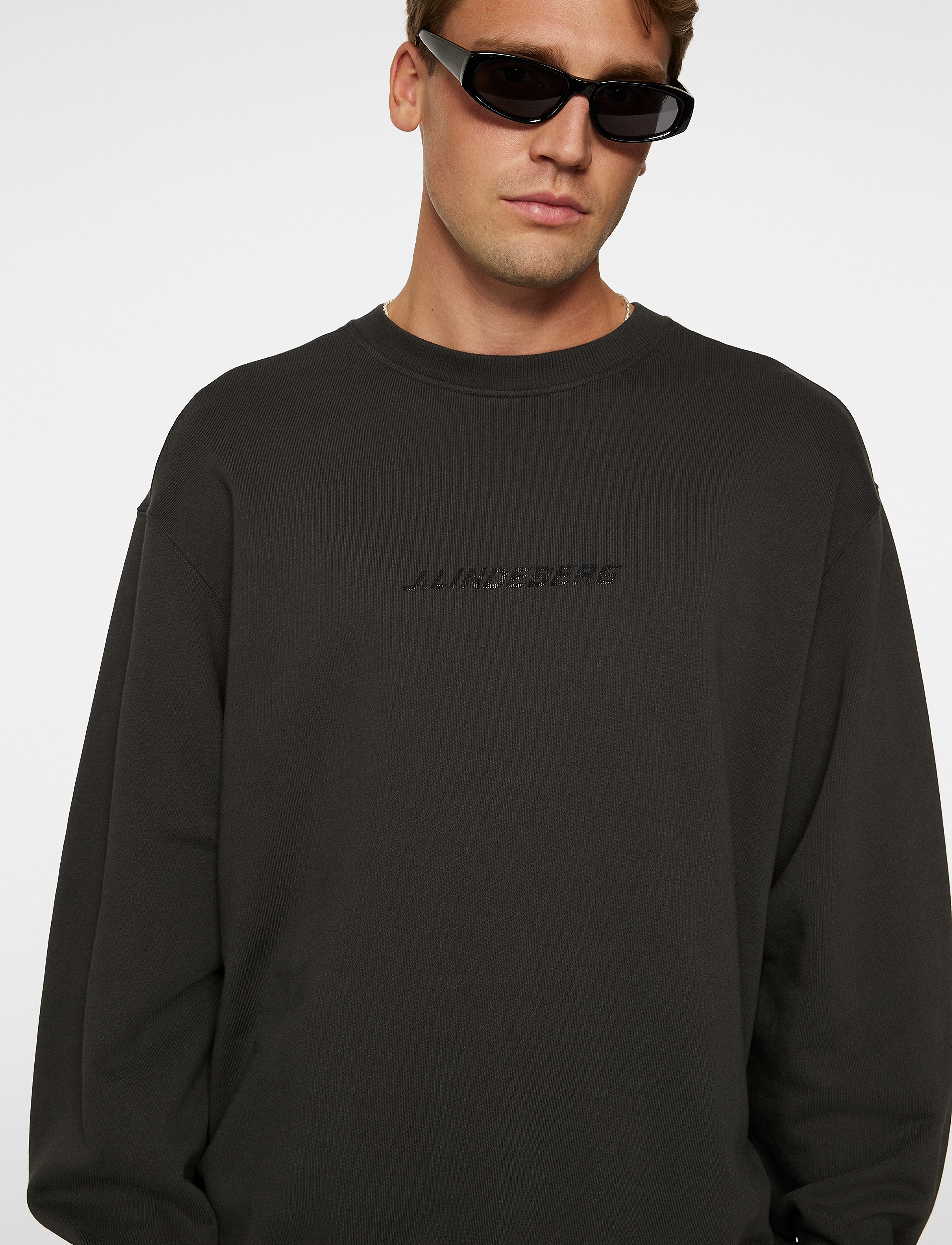 J. Lindeberg - Callan Logo Crew Neck - sweatshirts - washed black - 5