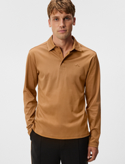 J. Lindeberg - Asher Long Sleeve Polo - long-sleeved polos - chipmunk - 1
