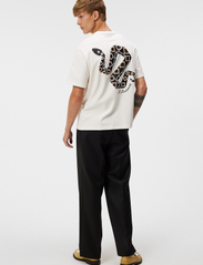 J. Lindeberg - Collin Seasonal Logo T-Shirt - kortærmede t-shirts - cloud white - 3