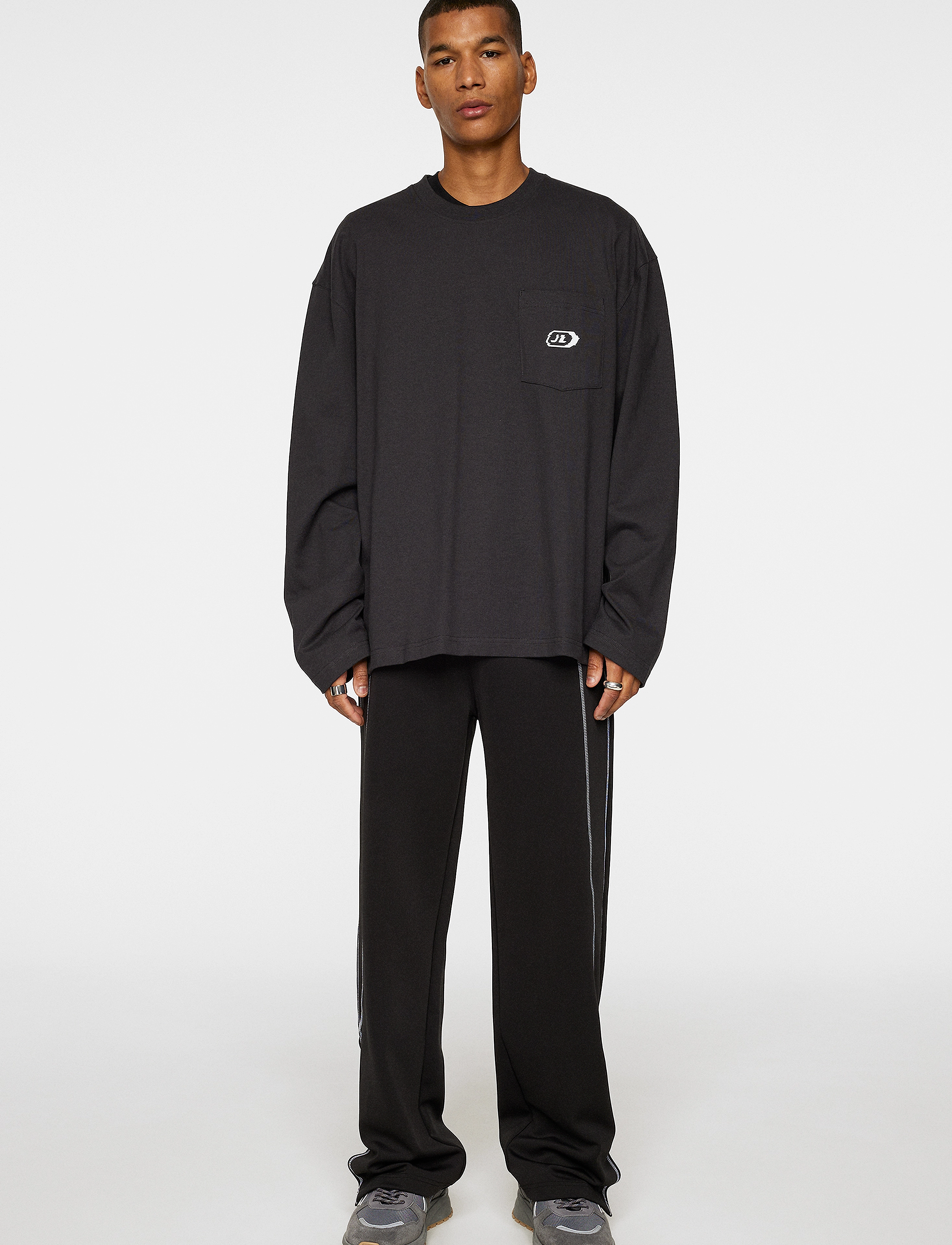 J. Lindeberg - Walsh LS Pocket Tee - long-sleeved t-shirts - washed black - 4