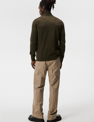 J. Lindeberg - Lyd Merino Turtleneck Sweater - golfy - forest green - 2