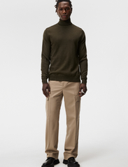 J. Lindeberg - Lyd Merino Turtleneck Sweater - golfy - forest green - 3