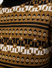 J. Lindeberg - Bearclaw Turtle Neck Sweater - džemperi ar augstu apkakli - butternut - 5