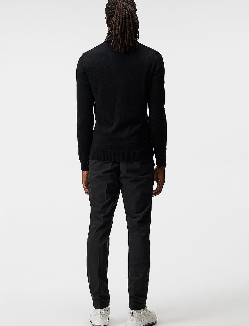 J. Lindeberg - Lymann Merino V-neck Sweater - v-ringat - black - 3