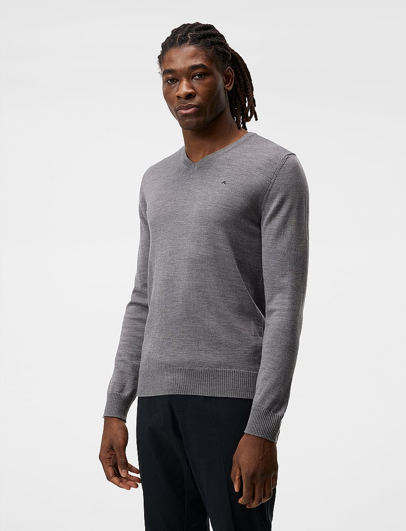 J. Lindeberg - Lymann Merino V-neck Sweater - v-kaelusega kudumid - grey melange - 0
