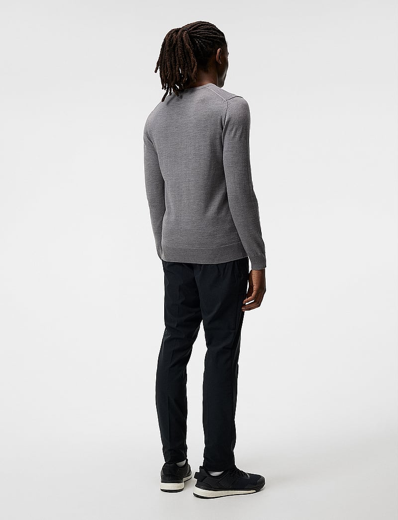 J. Lindeberg - Lymann Merino V-neck Sweater - v-kaelusega kudumid - grey melange - 3