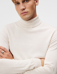 J. Lindeberg - Lyd Merino Turtleneck Sweater - megztiniai su aukšta apykakle - cloud white - 4