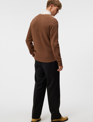 J. Lindeberg - Archer Structure Sweater - strik med rund hals - canuto - 2