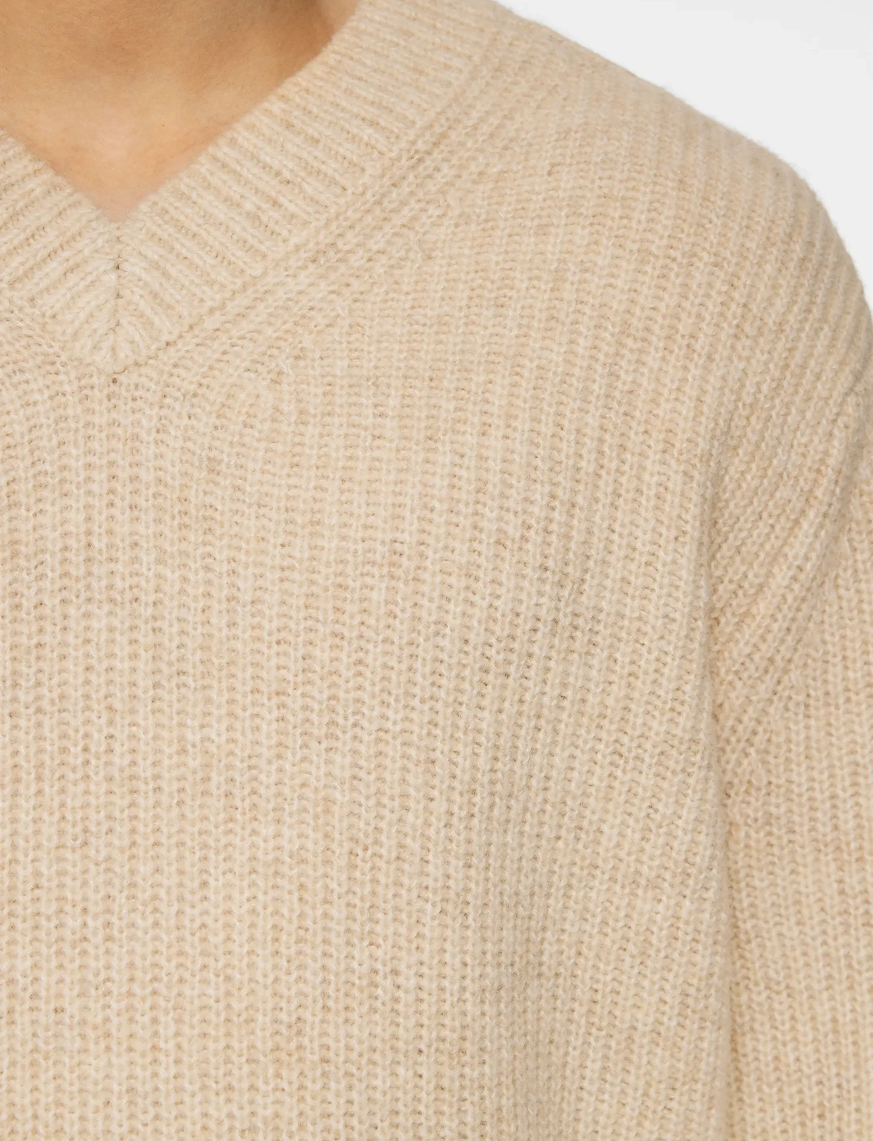 J. Lindeberg Vitor V-Neck Heavy Knit stickade tröjor herr – bild 5