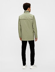 J. Lindeberg - Alph Mech Stretch jacket - winter jackets - lake green - 3