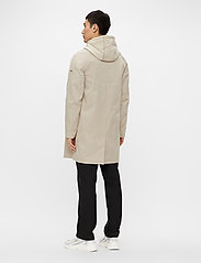 J. Lindeberg - Cane Micro Twill Coat - light coats - sand grey - 3