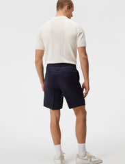 J. Lindeberg - Baron Tencel Linen Shorts - linased lühikesed püksid - jl navy - 2