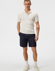 J. Lindeberg - Baron Tencel Linen Shorts - linen shorts - jl navy - 3