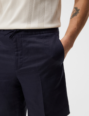 J. Lindeberg - Baron Tencel Linen Shorts - linen shorts - jl navy - 4