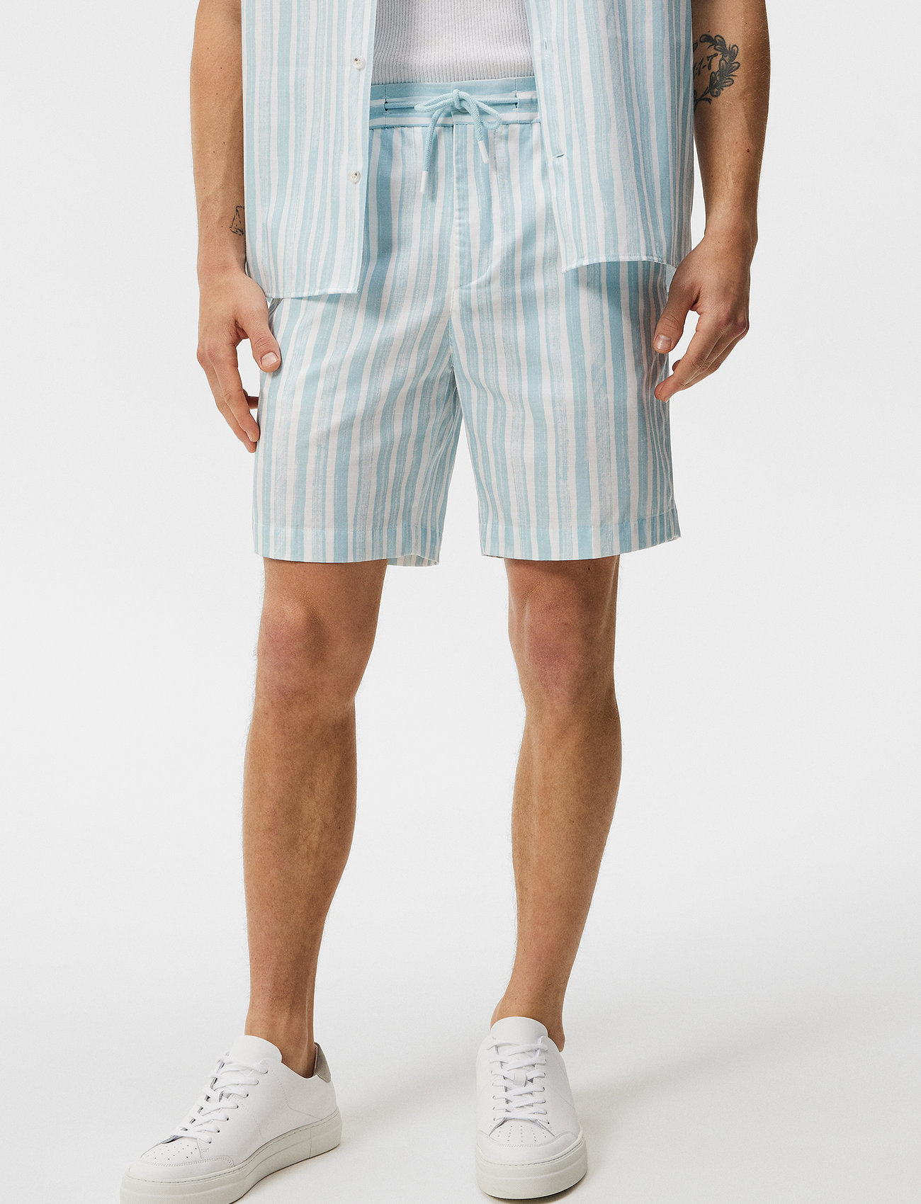 J. Lindeberg - Earl Painted Stripe Shorts - rennot shortsit - dream blue - 1