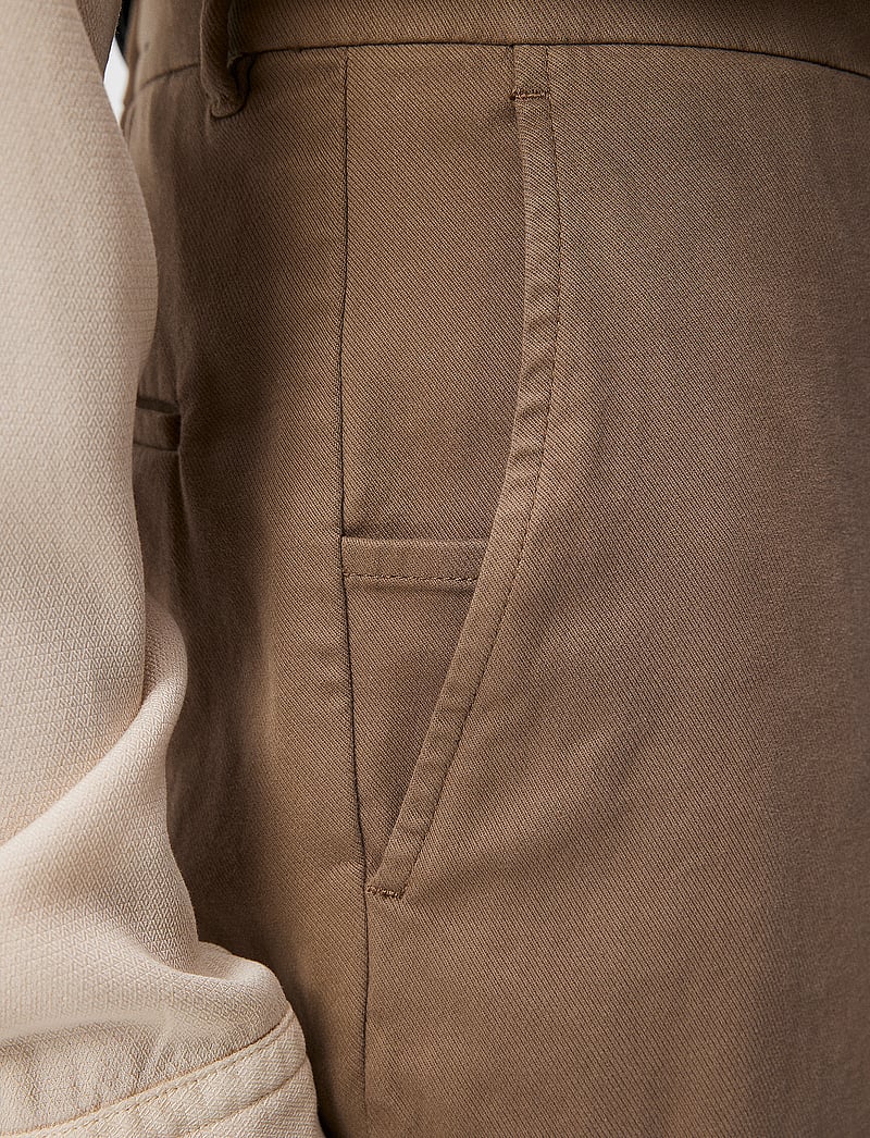 J. Lindeberg - Lois Twill Flex Pants - chinos - walnut - 5