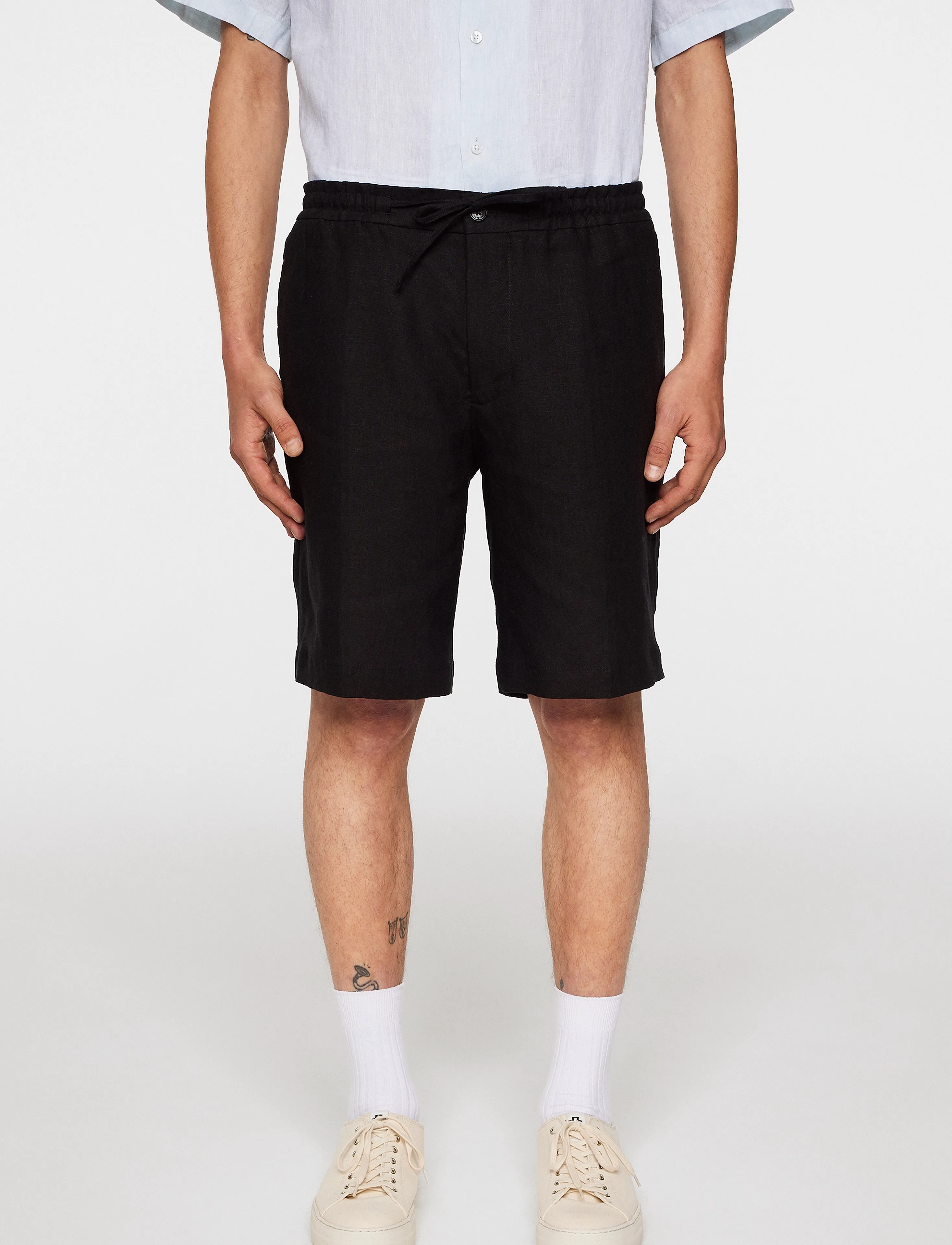 J. Lindeberg Brady Drape Linen Shorts, 44, Black, Shorts > Linen Shorts, Herre