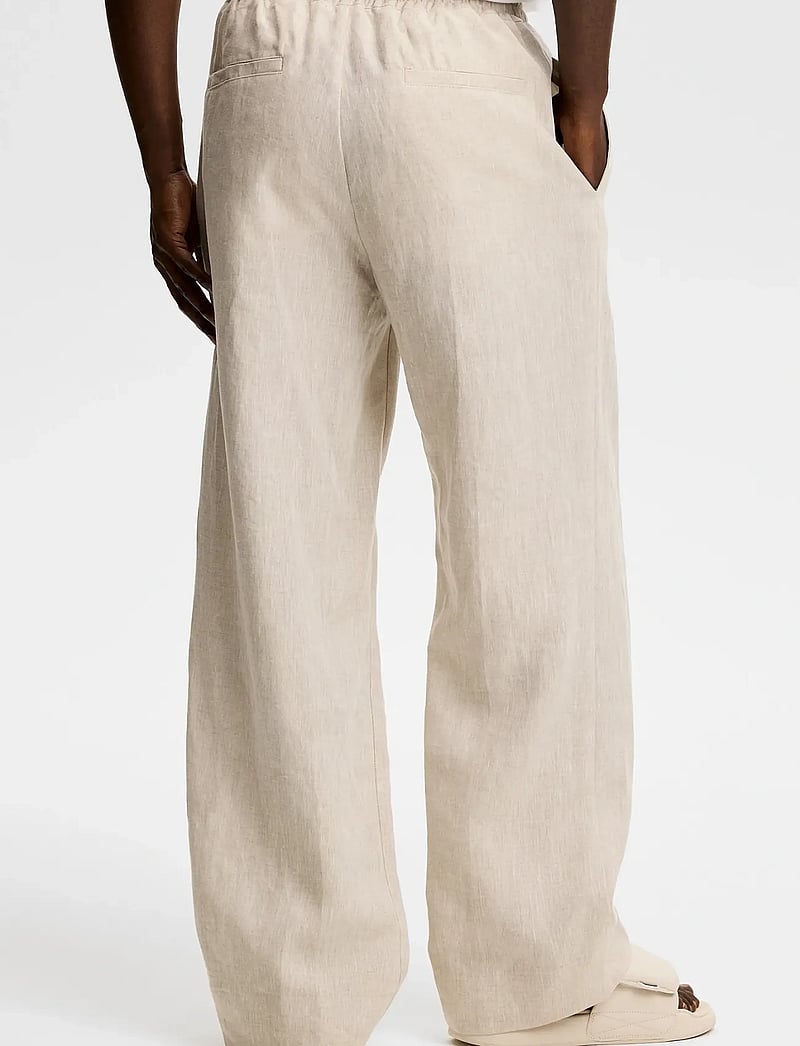 J. Lindeberg - Noah Drape Linen Pants - linased püksid - moonbeam - 2