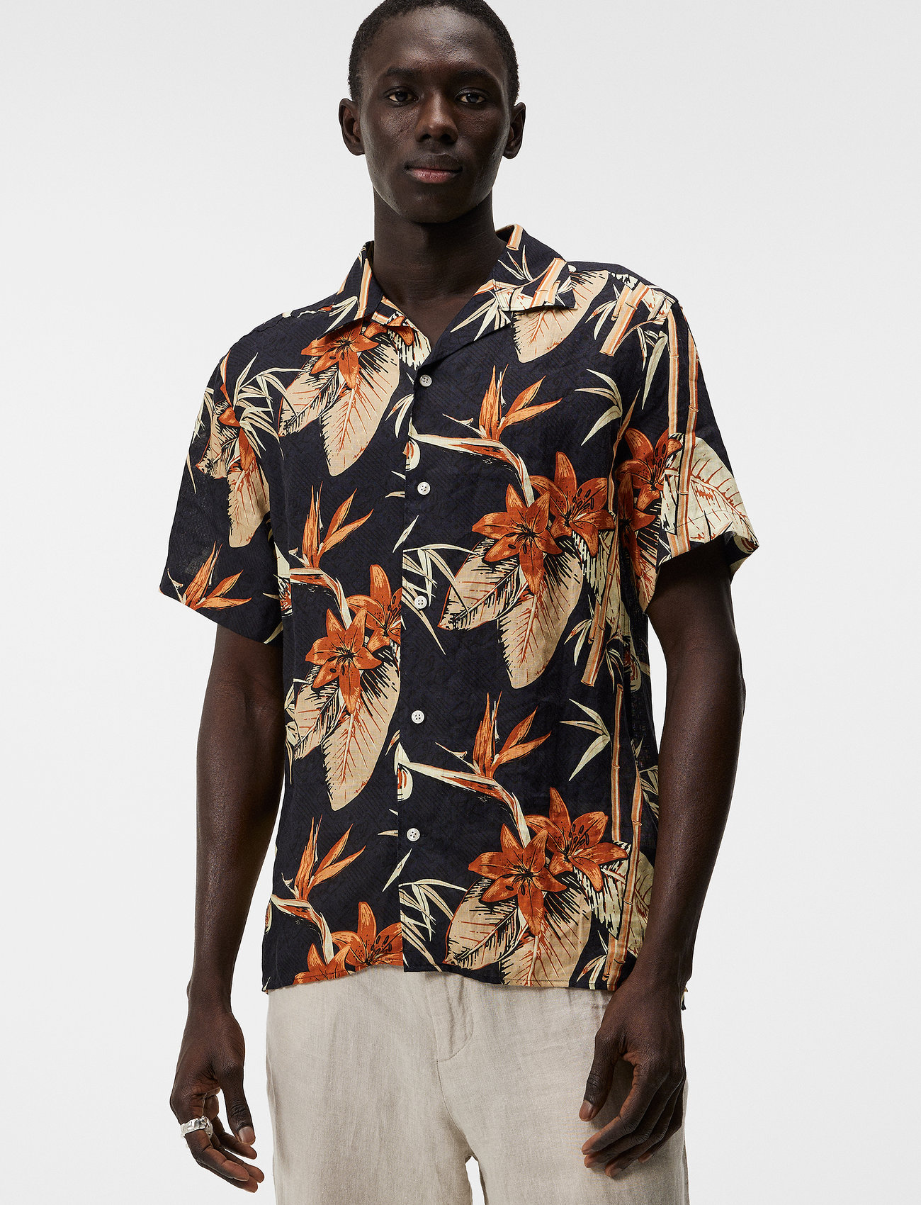 J. Lindeberg - Elio Tropical Print Reg Shirt - kortærmede skjorter - jl navy - 1