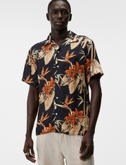 J. Lindeberg - Elio Tropical Print Reg Shirt - kortærmede skjorter - jl navy - 1