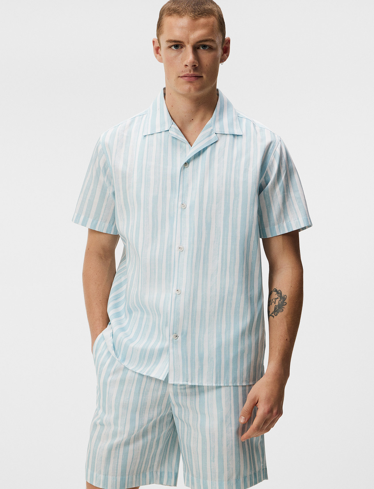 J. Lindeberg - Elio Painted Stripe Reg Shirt - marškinėliai trumpomis rankovėmis - dream blue - 1