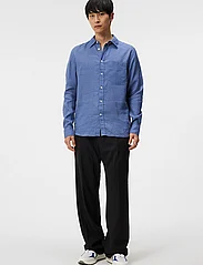 J. Lindeberg - Reg LS Clean Linen Shirt - basic-hemden - bijou blue - 4