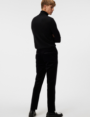 J. Lindeberg - Liam Velvet Pants - kostiumo kelnės - black - 2