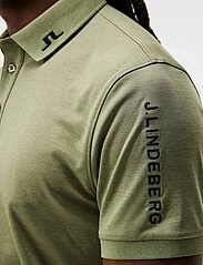 J. Lindeberg - Tour Tech Reg Fit Polo - basic skjorter - oil green melange - 6
