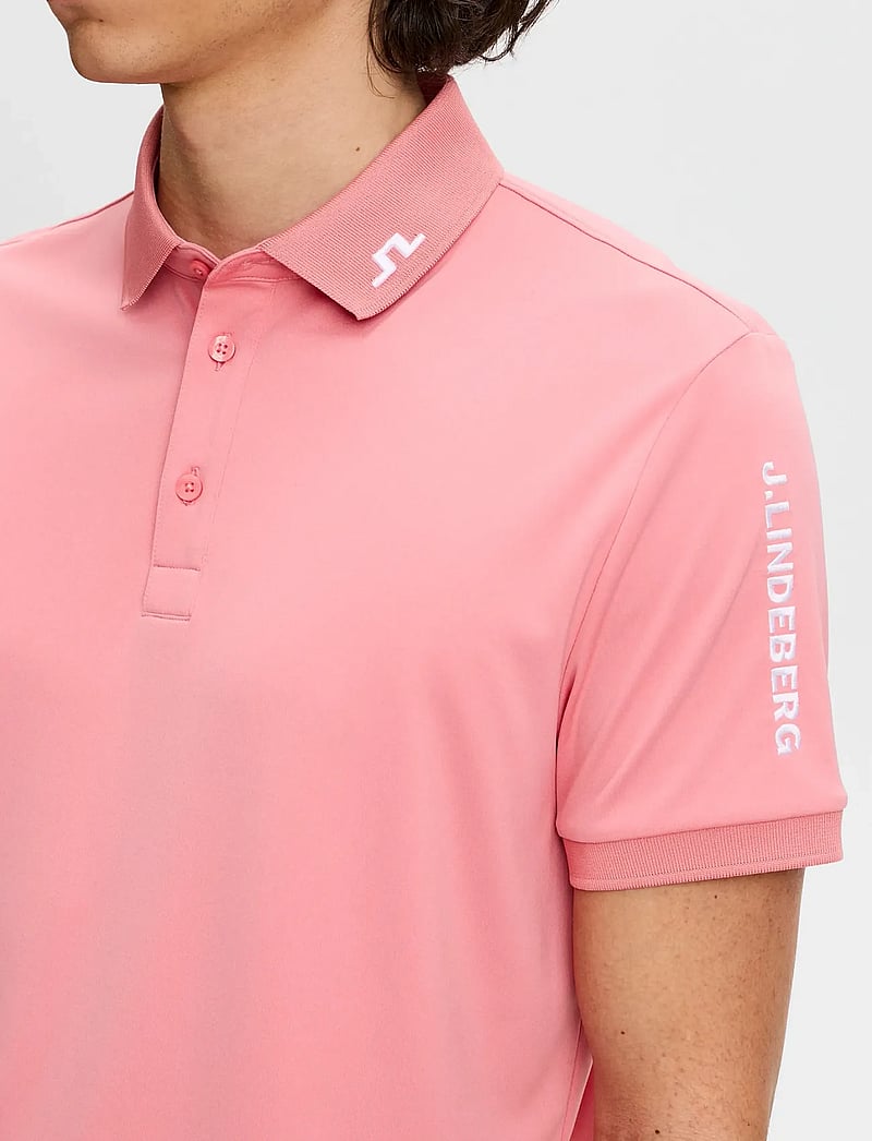 J. Lindeberg - Tour Tech Polo - alussärgid ja t-särgid - flamingo plume - 3