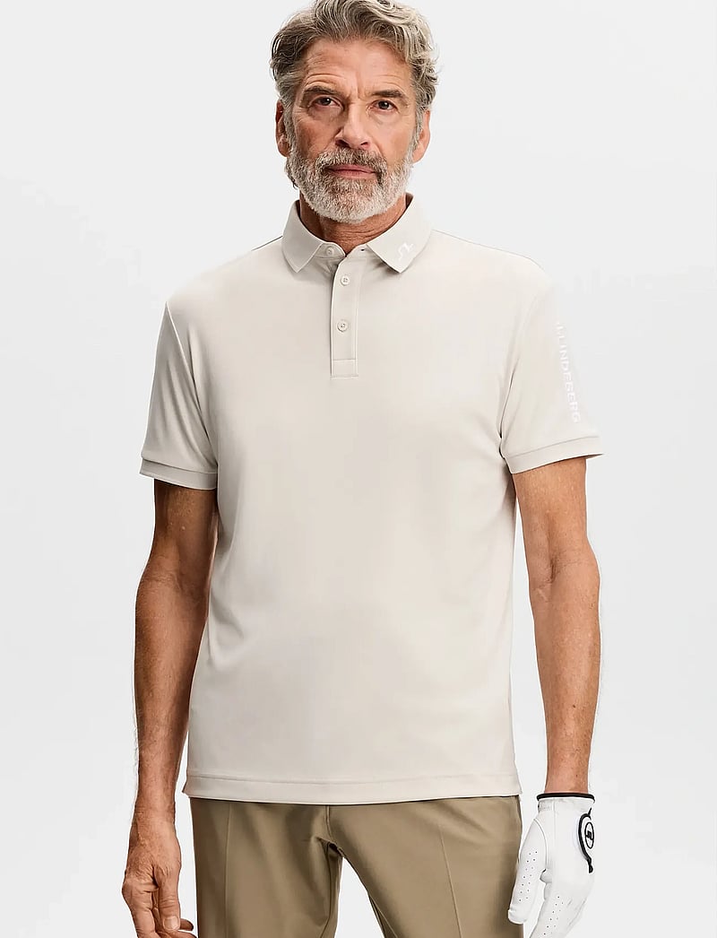 J. Lindeberg - Tour Tech Polo - toppe & t-shirts - moonbeam - 0